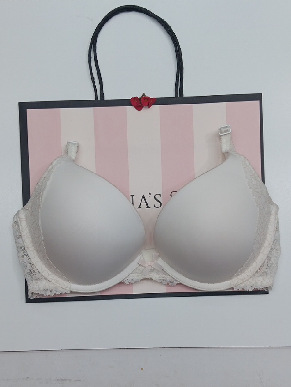 Victoria's Secret Ivory Lace-Trim Push-Up Bra Dream Angels Size32D